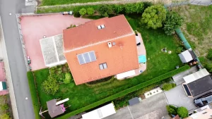 Haus am See: Sehr schönes Zweifamilienhaus in Adelsdorf (Niedrigenergiehaus+Solarthermie)