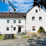 VERKAUFT: Renditekracher nach Modernisierung mit Nahwärme: MFH mit fünf 3-Zi-Wohnungen in Spardorf