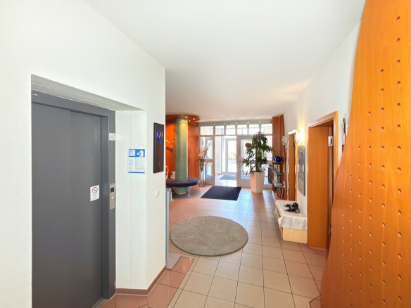 Attraktives Hotel mit 28 Zimmern und separatem Wohnhaus in zentraler Lage von Erlangen-Tennenlohe