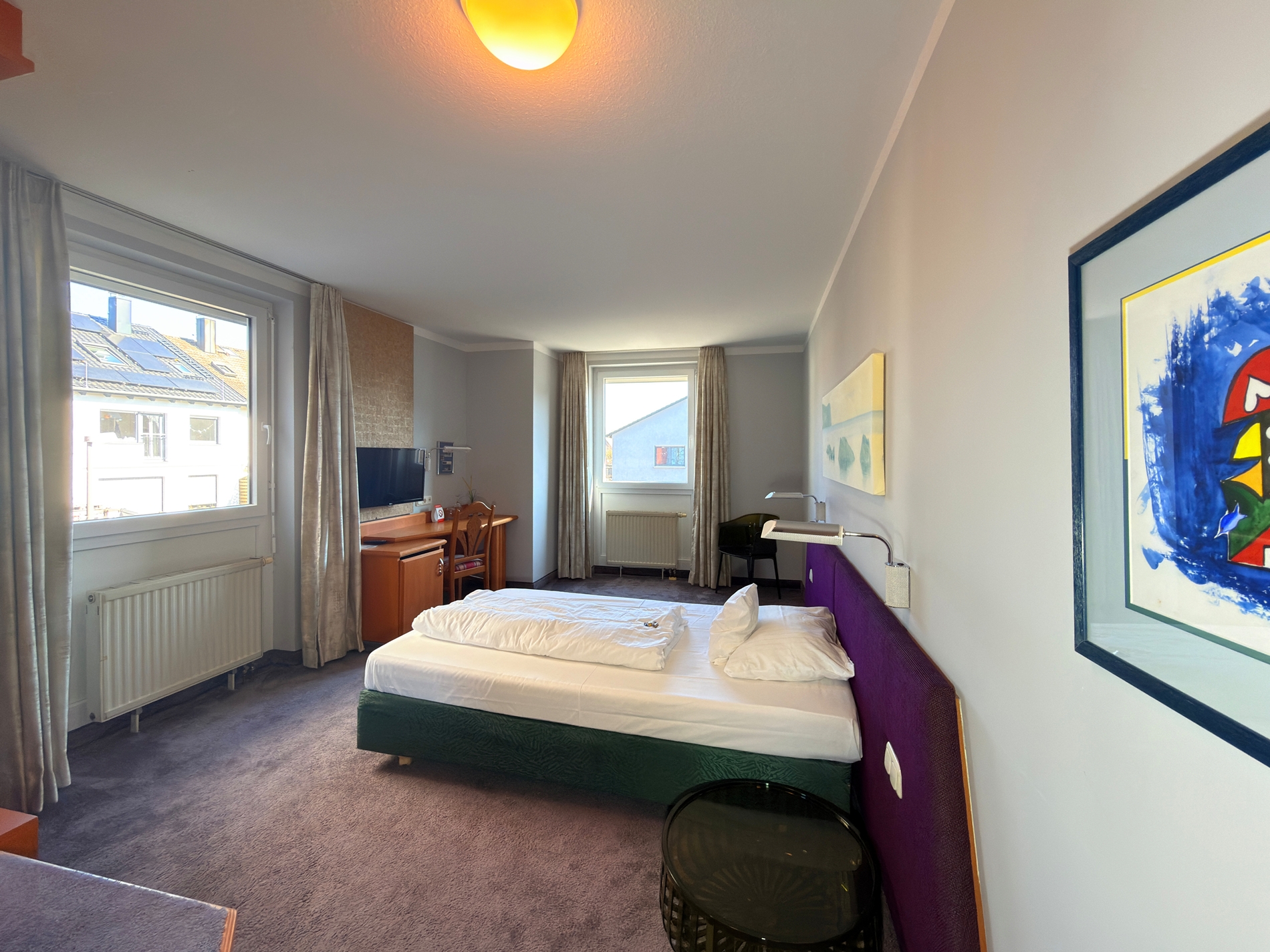 Attraktives Hotel mit 28 Zimmern und separatem Wohnhaus in zentraler Lage von Erlangen-Tennenlohe