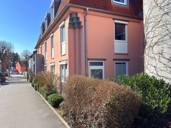 Attraktives Hotel mit 28 Zimmern und separatem Wohnhaus in zentraler Lage von Erlangen-Tennenlohe