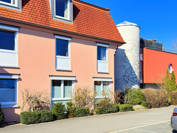 Attraktives Hotel mit 28 Zimmern und separatem Wohnhaus in zentraler Lage von Erlangen-Tennenlohe