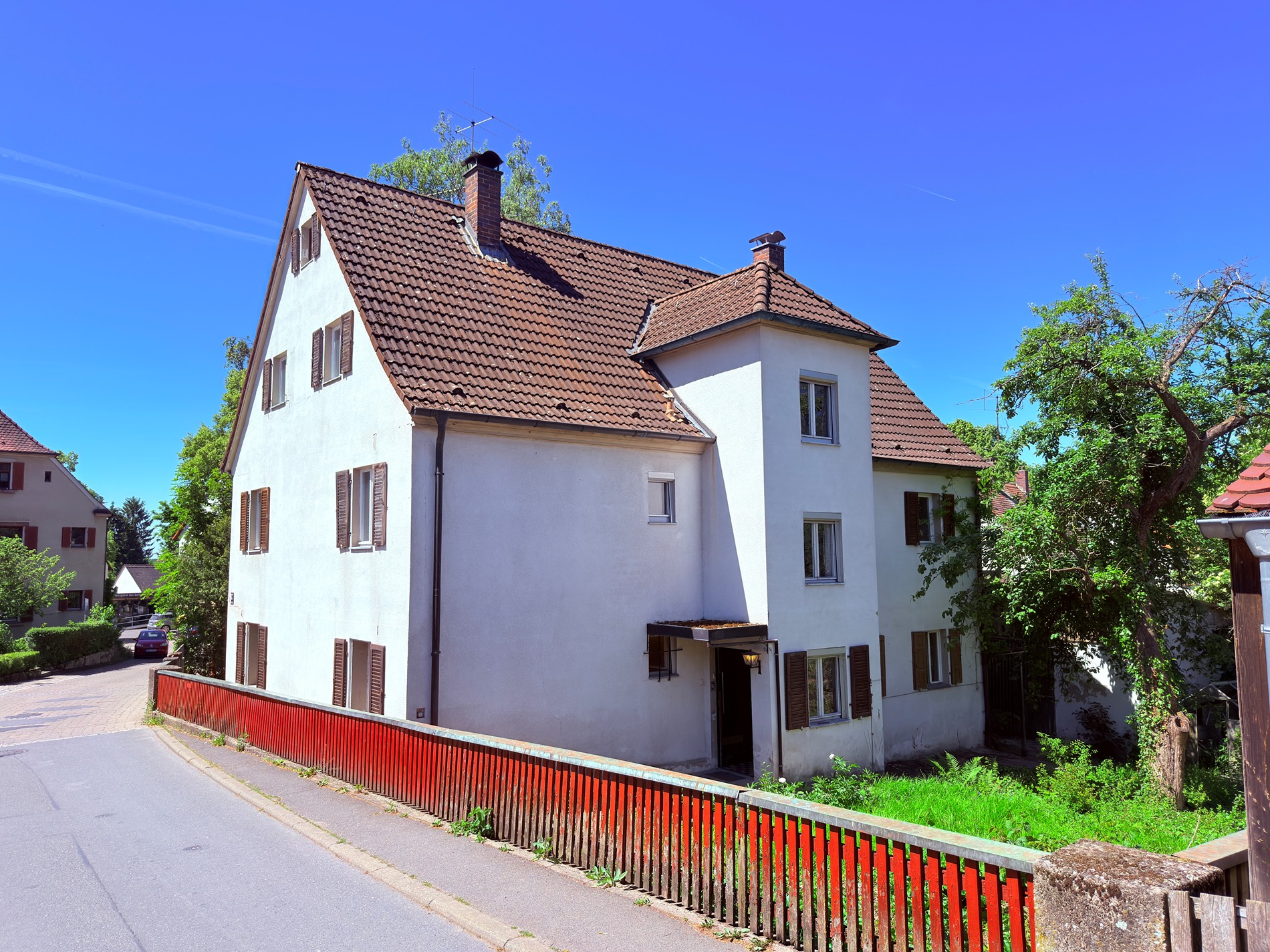 Historisches Mehrfamilienhaus im Ortskern von Uttenreuth – Sanierungs-AfA möglich