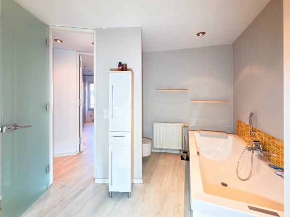 Attraktives Hotel mit 28 Zimmern und separatem Wohnhaus in zentraler Lage von Erlangen-Tennenlohe