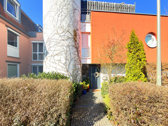 Attraktives Hotel mit 28 Zimmern und separatem Wohnhaus in zentraler Lage von Erlangen-Tennenlohe