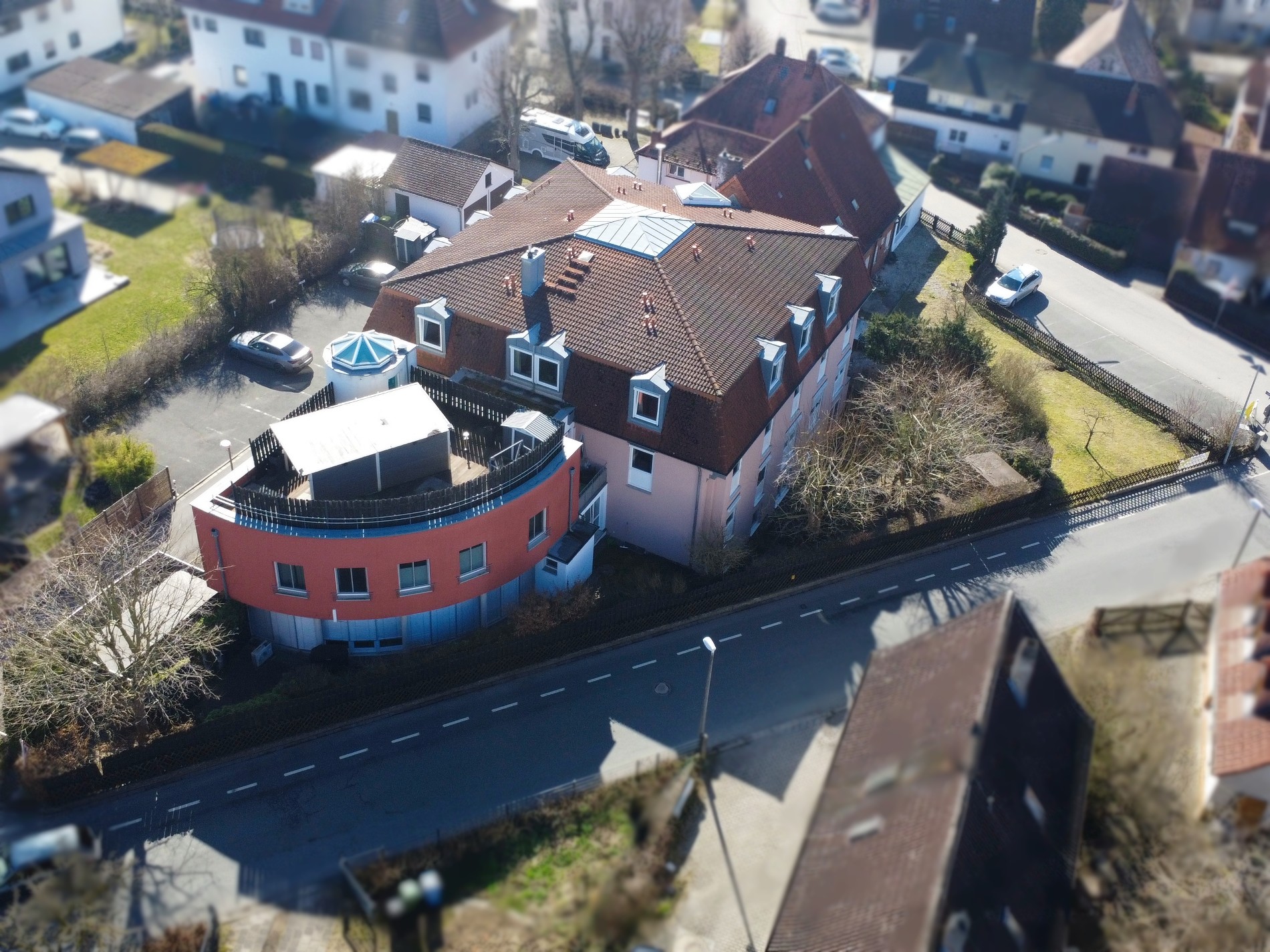 Attraktives Hotel mit 28 Zimmern und separatem Wohnhaus in zentraler Lage von Erlangen-Tennenlohe
