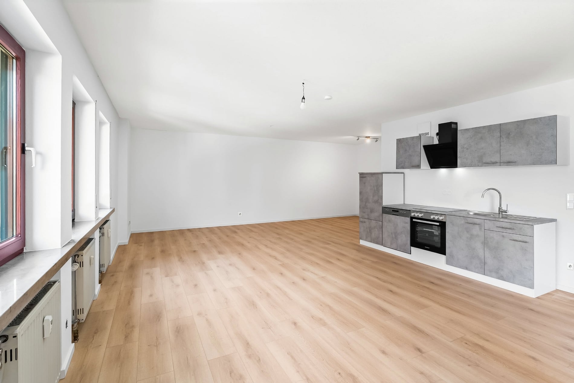 Bezugsfreie, vollständig renovierte Stadtwohnung mit Balkon, Tiefgarage und historischem Altstadtflair