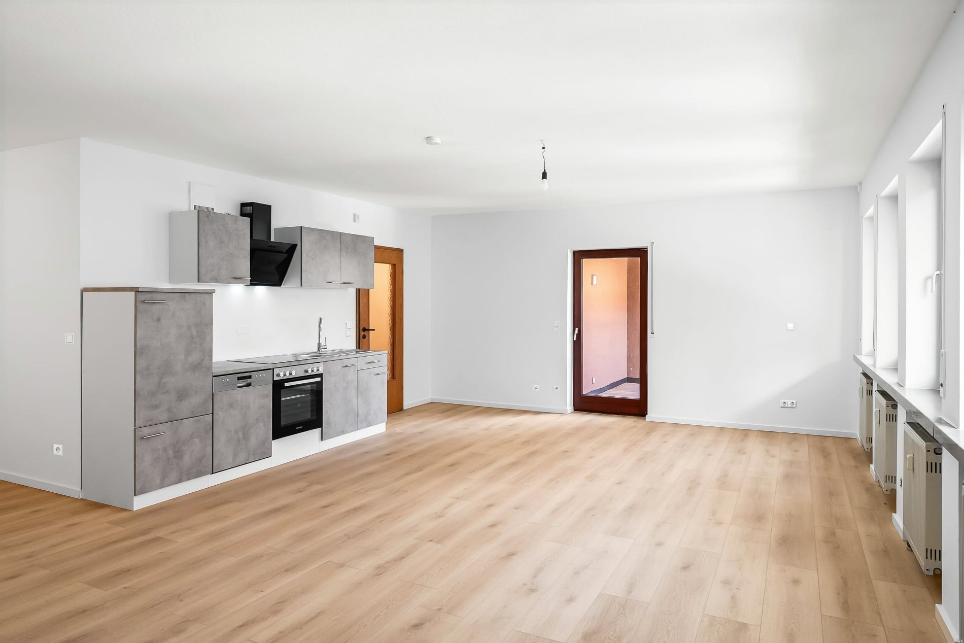 Bezugsfreie, vollständig renovierte Stadtwohnung mit Balkon, Tiefgarage und historischem Altstadtflair