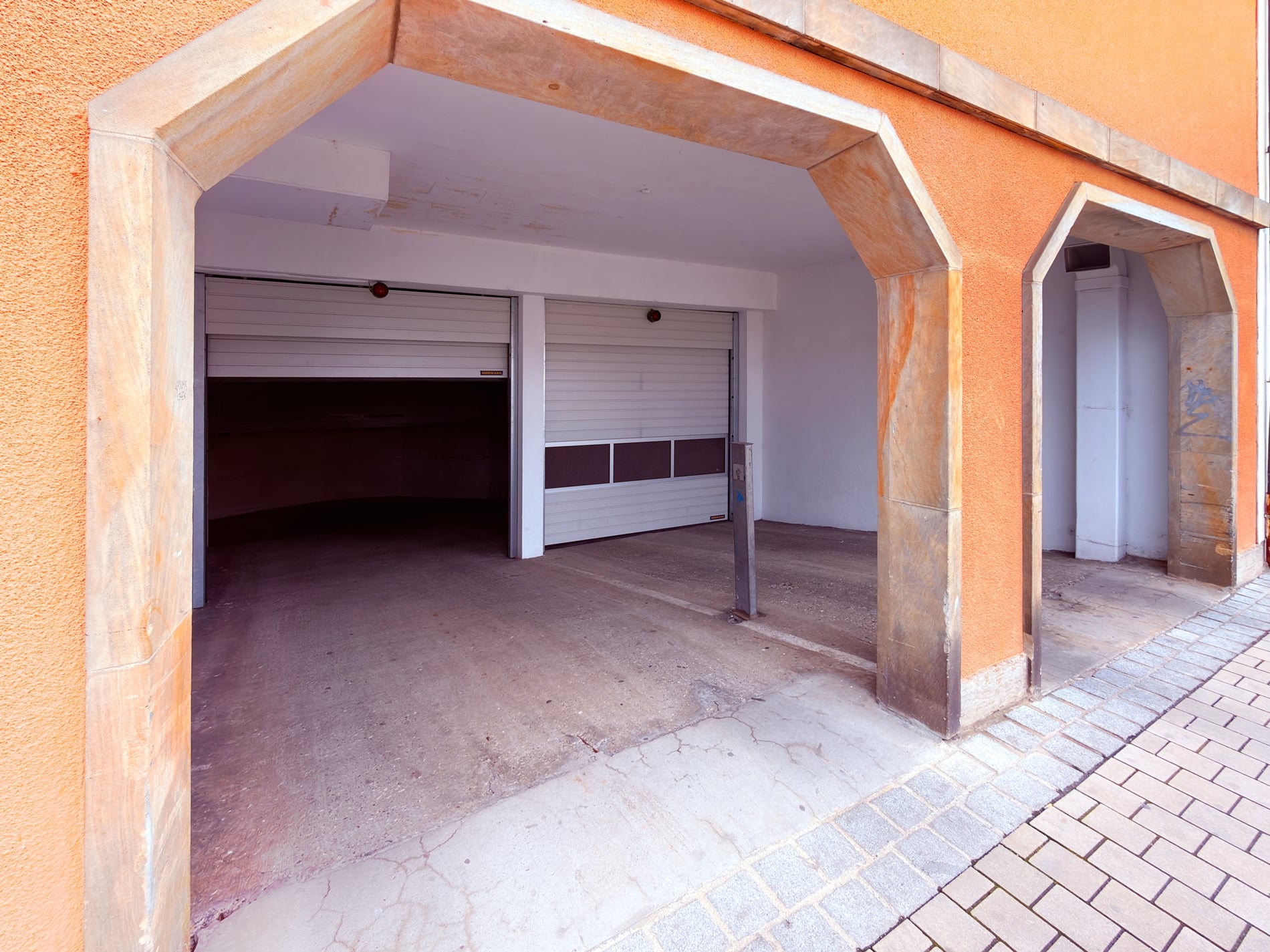 Bezugsfreie, vollständig renovierte Stadtwohnung mit Balkon, Tiefgarage und historischem Altstadtflair