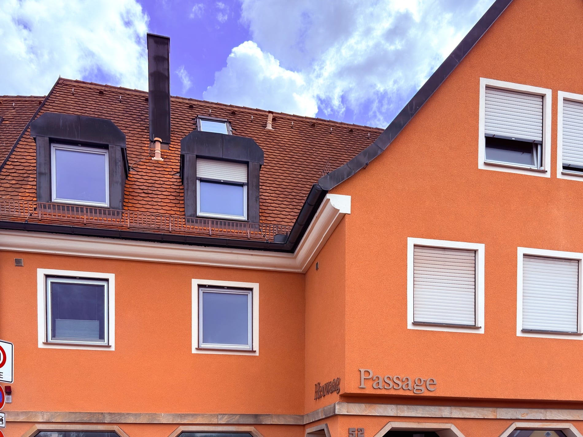 Bezugsfreie, vollständig renovierte Stadtwohnung mit Balkon, Tiefgarage und historischem Altstadtflair