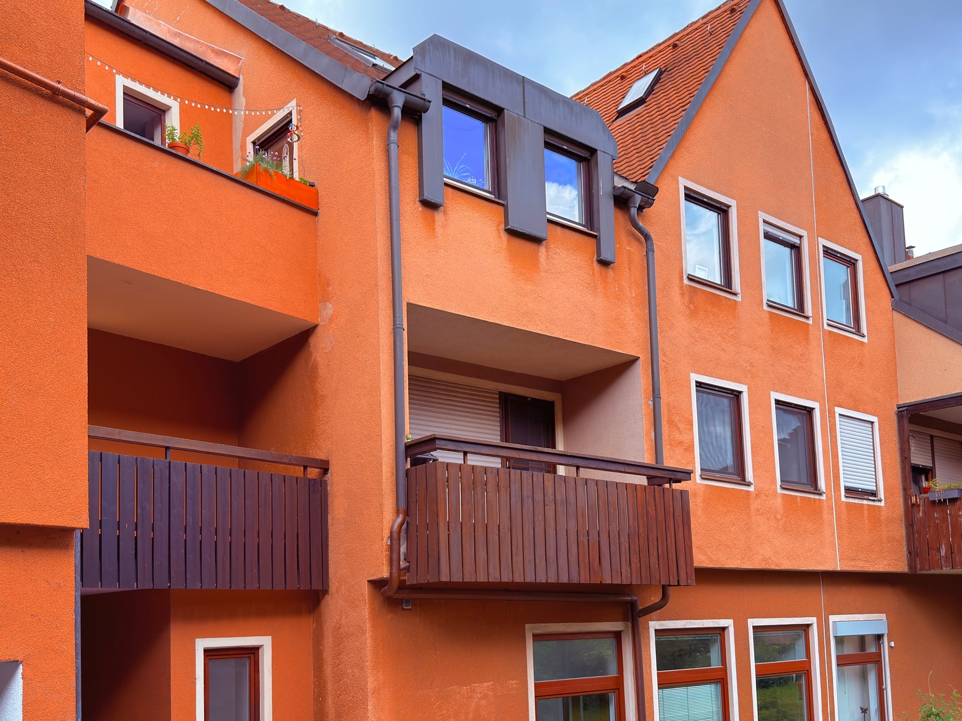 Bezugsfreie, vollständig renovierte Stadtwohnung mit Balkon, Tiefgarage und historischem Altstadtflair