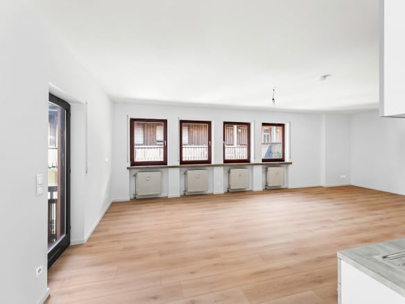 Bezugsfreie, vollständig renovierte Stadtwohnung mit Balkon, Tiefgarage und historischem Altstadtflair