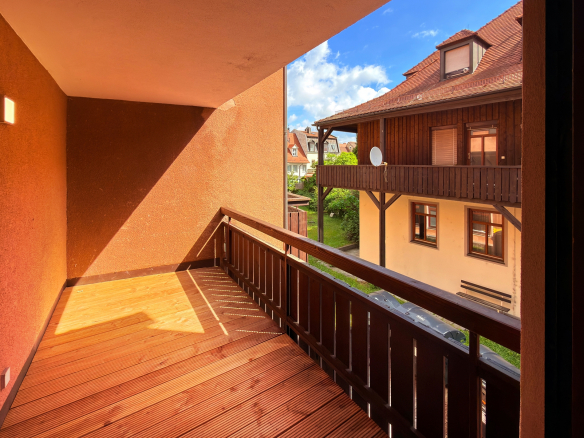 Bezugsfreie, vollständig renovierte Stadtwohnung mit Balkon, Tiefgarage und historischem Altstadtflair