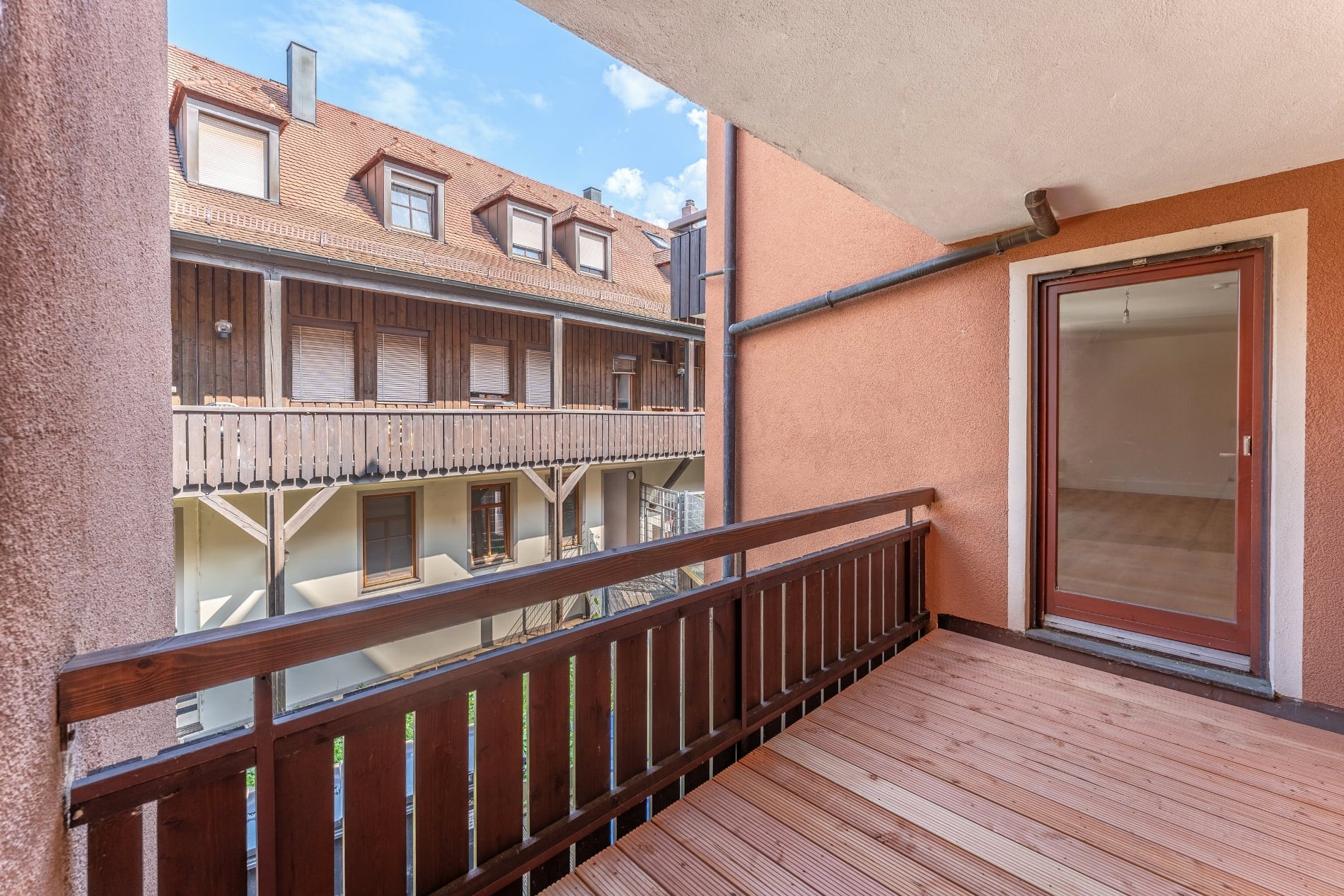 Bezugsfreie, vollständig renovierte Stadtwohnung mit Balkon, Tiefgarage und historischem Altstadtflair