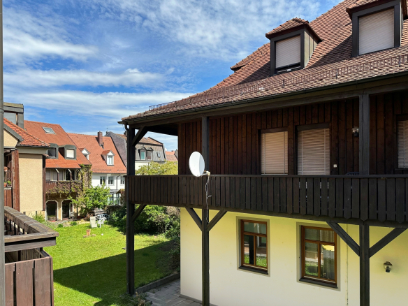 Bezugsfreie, vollständig renovierte Stadtwohnung mit Balkon, Tiefgarage und historischem Altstadtflair