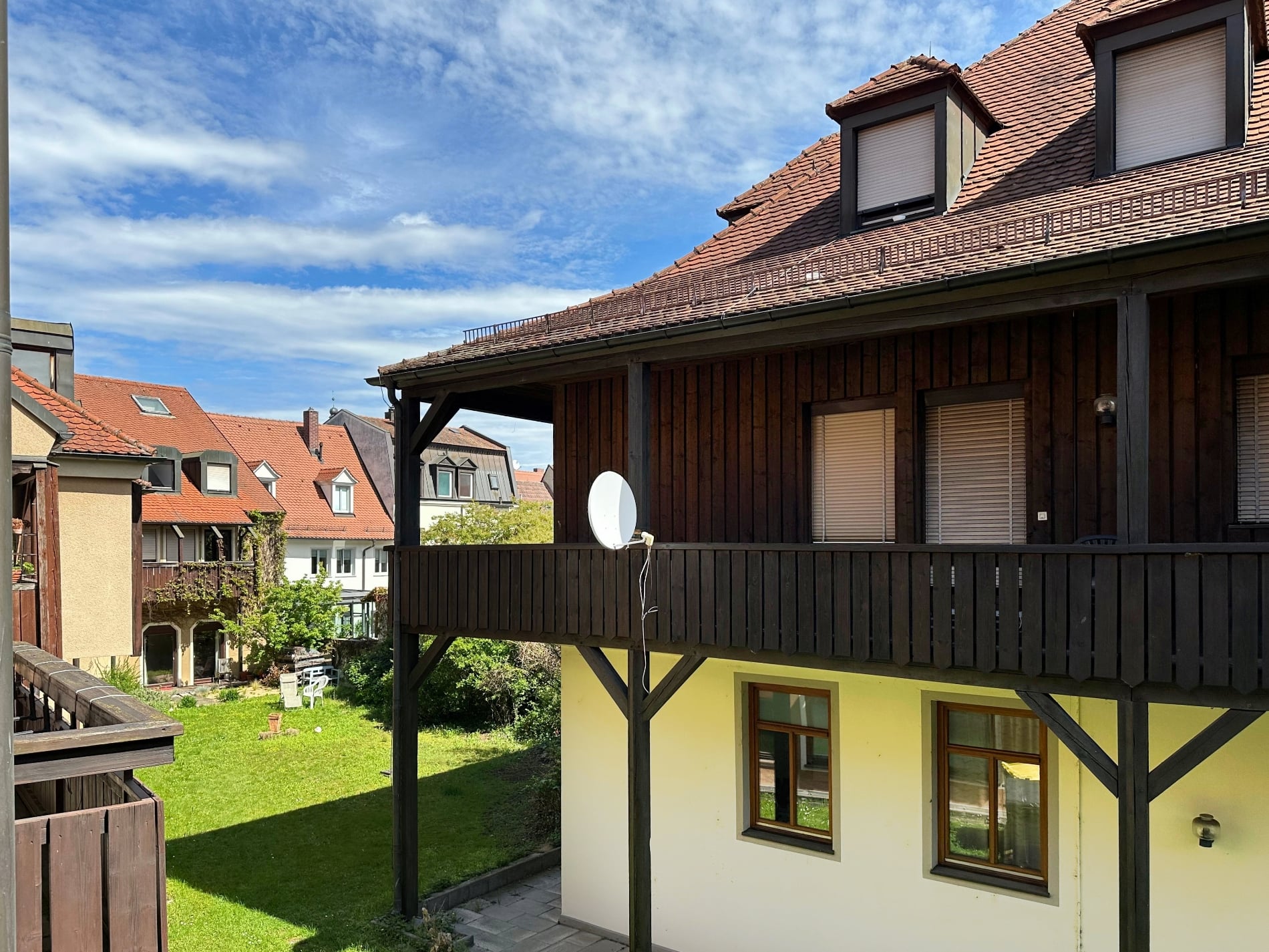 Bezugsfreie, vollständig renovierte Stadtwohnung mit Balkon, Tiefgarage und historischem Altstadtflair