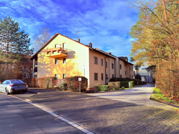 Renditestarke Kapitalanlage: 3-Zi-EG-Wohnung auf 82qm mit schöner Südterrasse und Tiefgaragen-SP