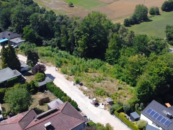 3 erschlossene Baugrundstücke mit Fernblick, Hanglage und Bauvorbescheid für Mehrfamilienhäuser
