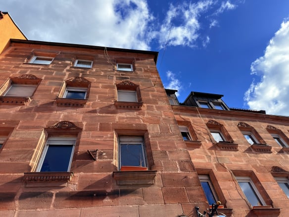 RESERVIERT: Renditekracher: Historisches Wohn- und Geschäftshaus mit Charme, Garagen und Perspektive
