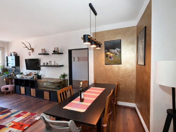 RESERVIERT: Renditekracher: Historisches Wohn- und Geschäftshaus mit Charme, Garagen und Perspektive