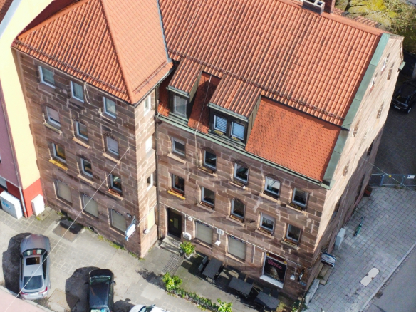 RESERVIERT: Renditekracher: Historisches Wohn- und Geschäftshaus mit Charme, Garagen und Perspektive