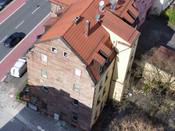 RESERVIERT: Renditekracher: Historisches Wohn- und Geschäftshaus mit Charme, Garagen und Perspektive