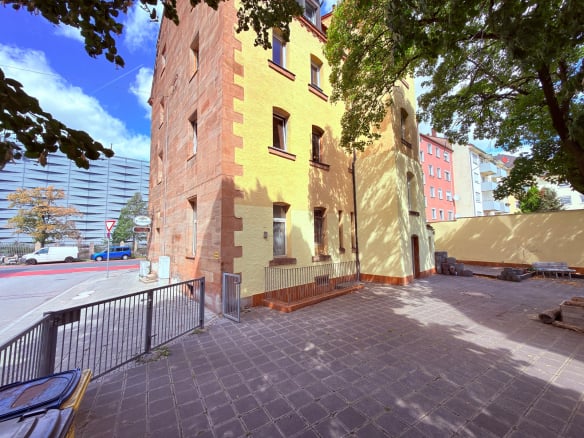 RESERVIERT: Renditekracher: Historisches Wohn- und Geschäftshaus mit Charme, Garagen und Perspektive