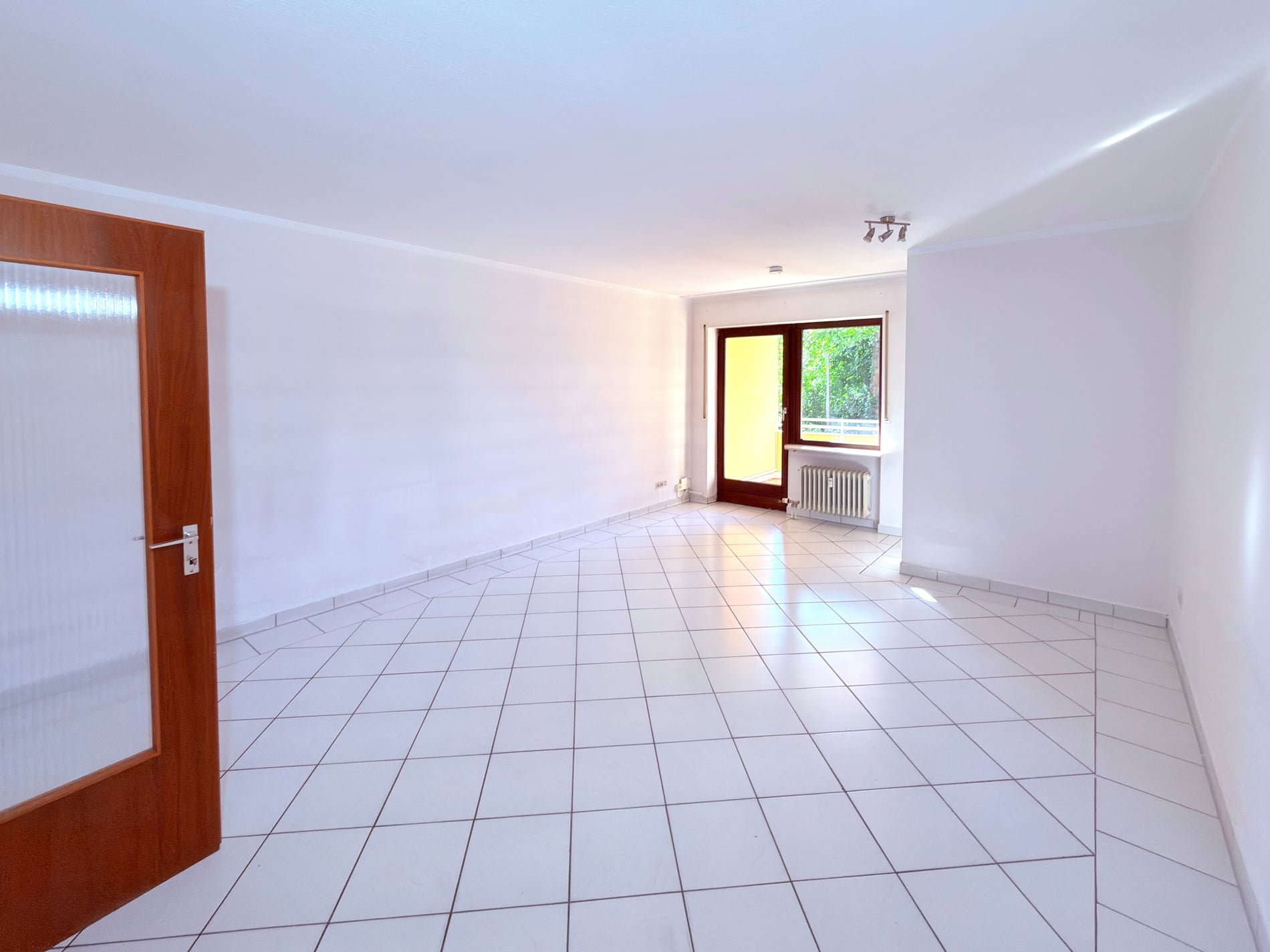 Helle 2-Zimmer-Wohnung mit Westbalkon zwischen Innenstadt und Burgberg